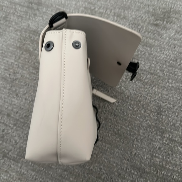 Gaston Luga Splash Crossbody Bag Cloud Cream - Picture 7 of 7